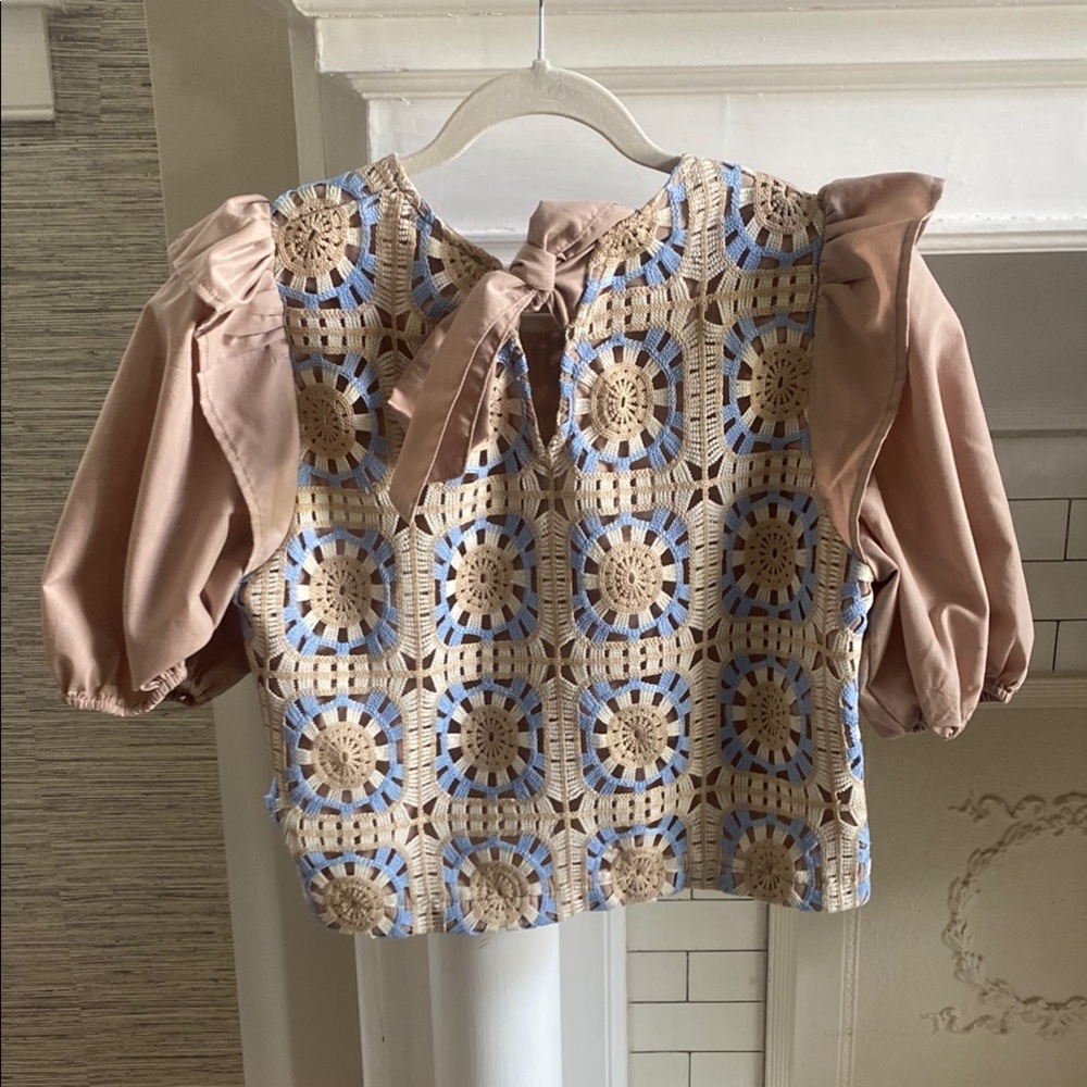 Crochet Patterned Top with Puff Sleeves - Picture 2 of 2